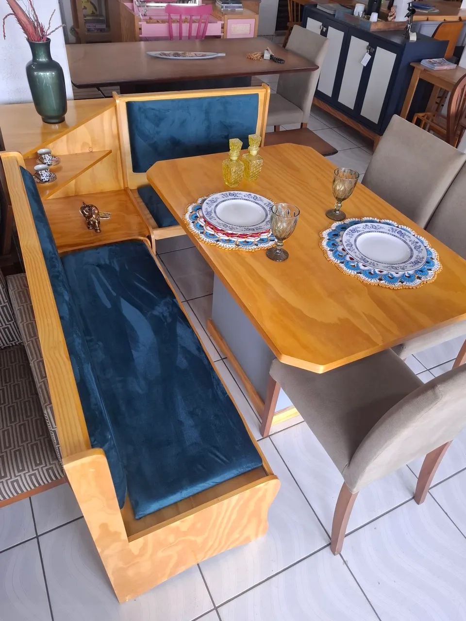 Canto alemão com mesa e cadeiras  - Foto 4