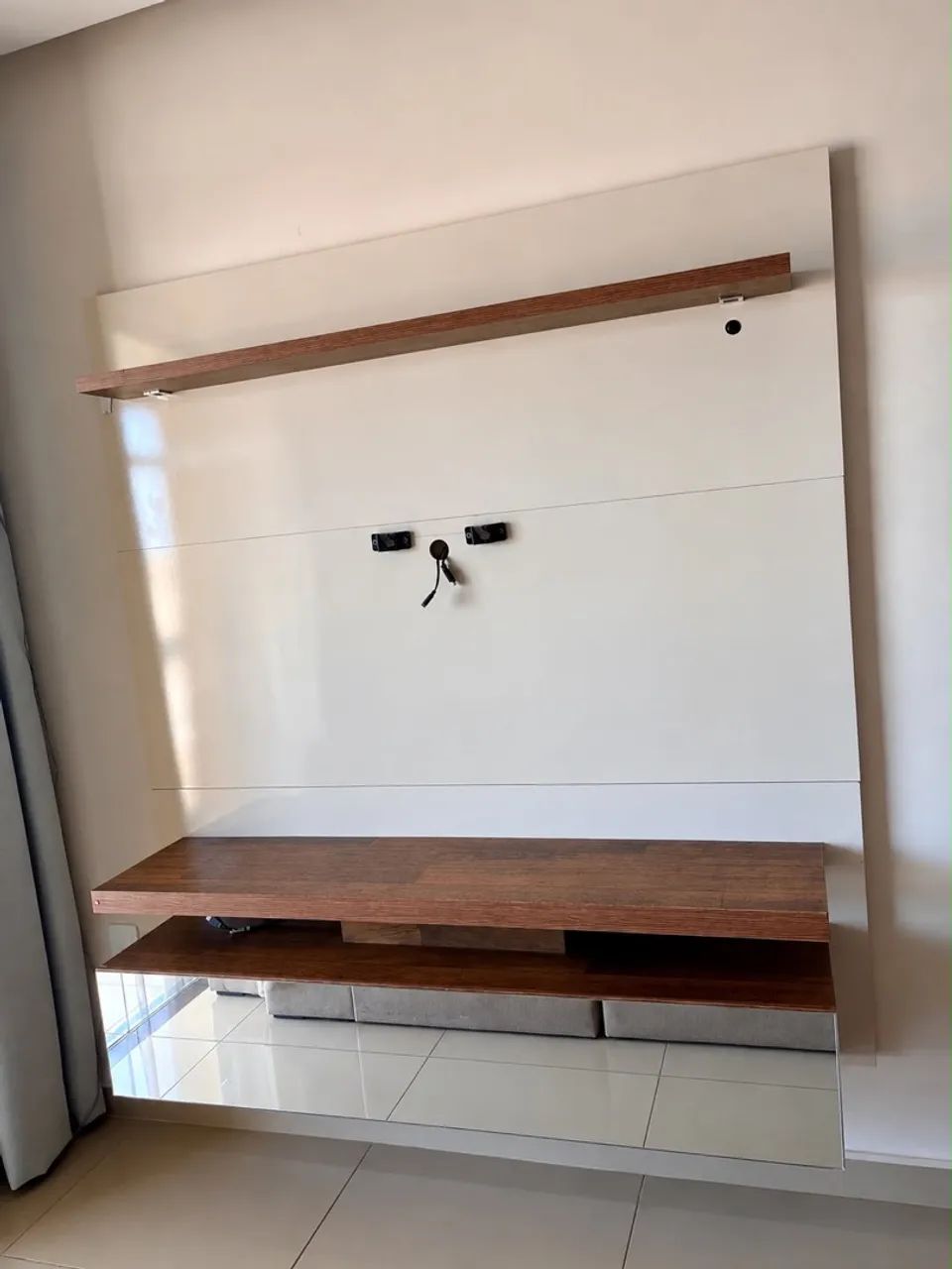 PAINEL DE TV COM LED E RACK E ESPELHO