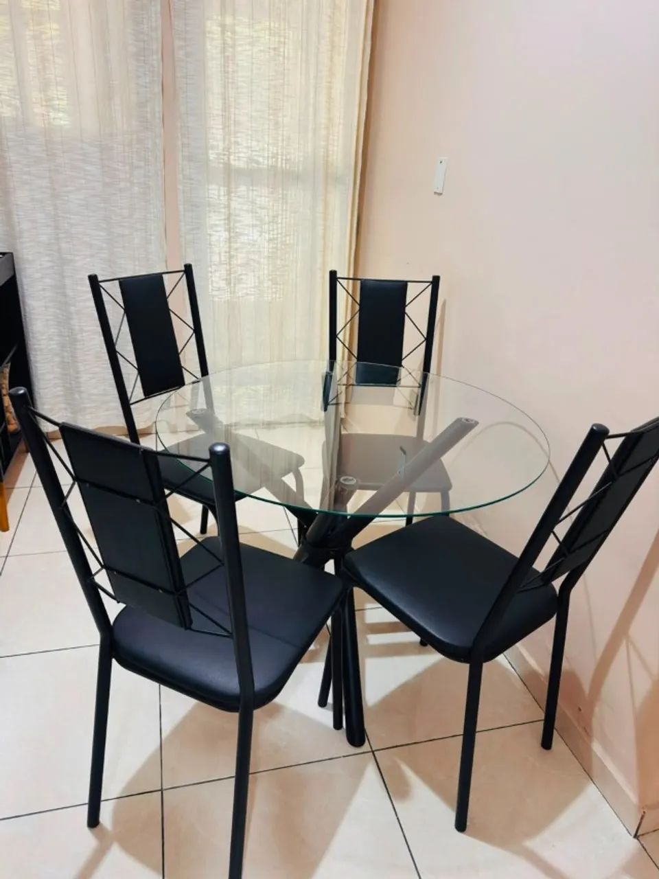 mesa com 4 cadeiras