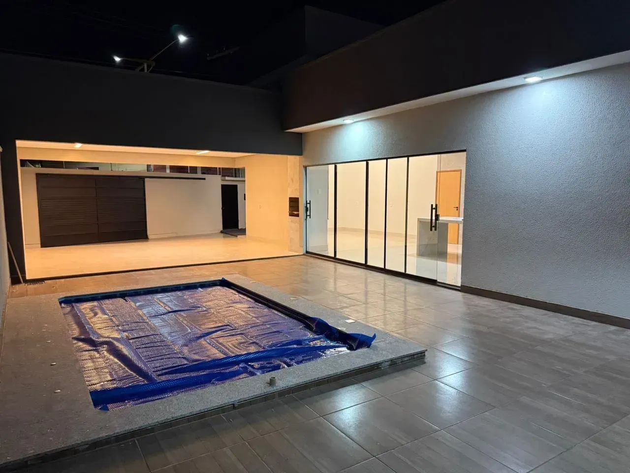 Vendo casa com 3 quartos sendo 2 suítes piscina e churrasqueira Nerópolis