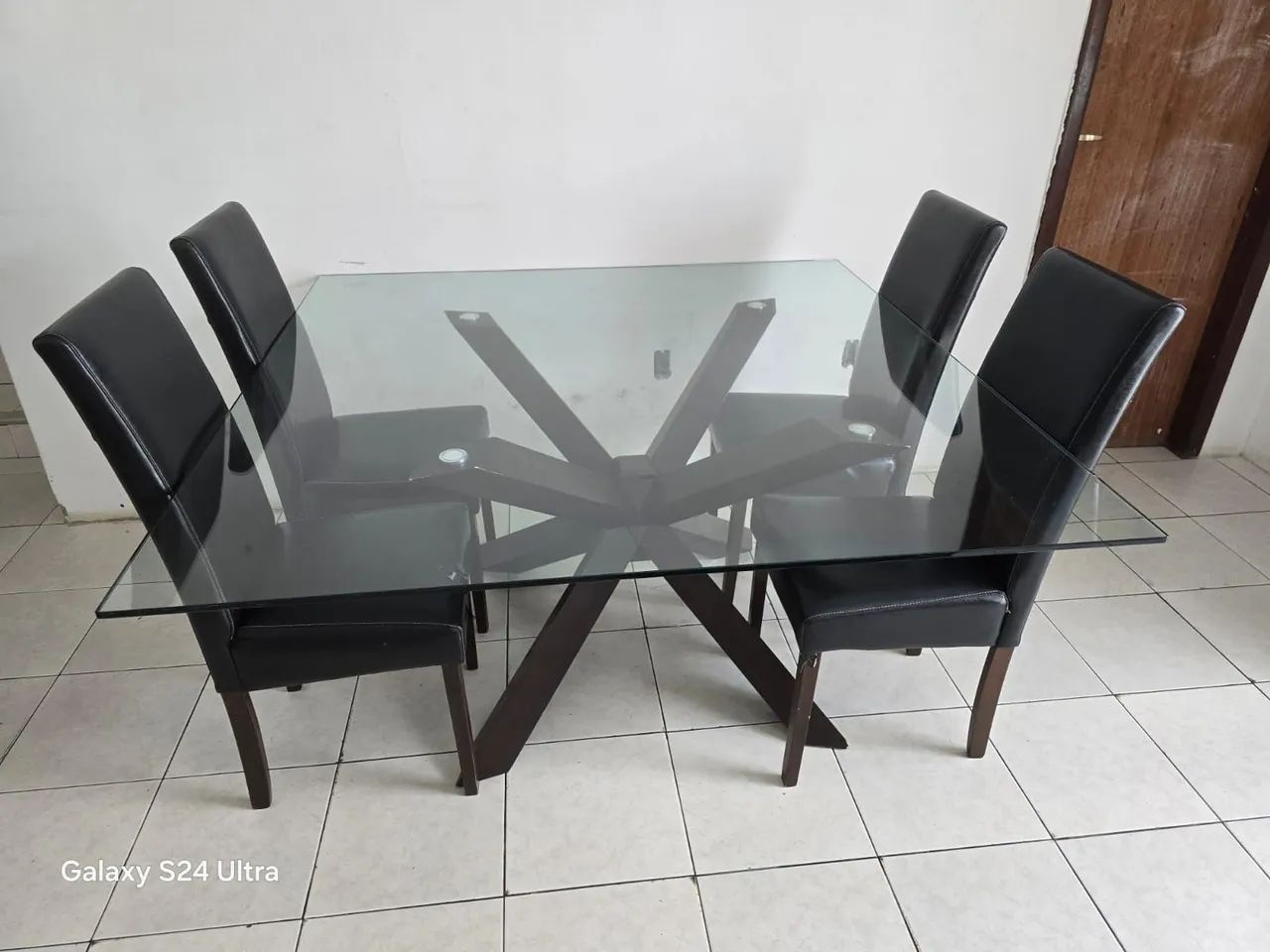 Mesa de vidro com 4 cadeiras  - Foto 2