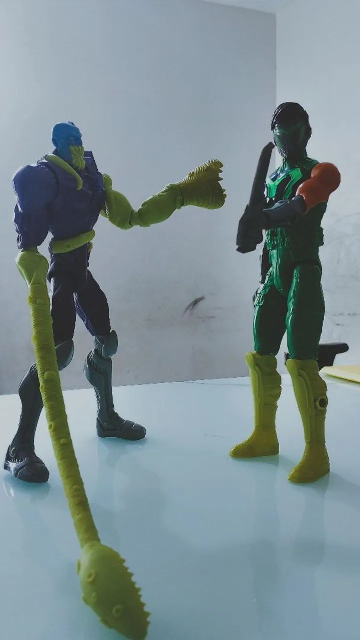 Dupla de vilão e herói Max stil 