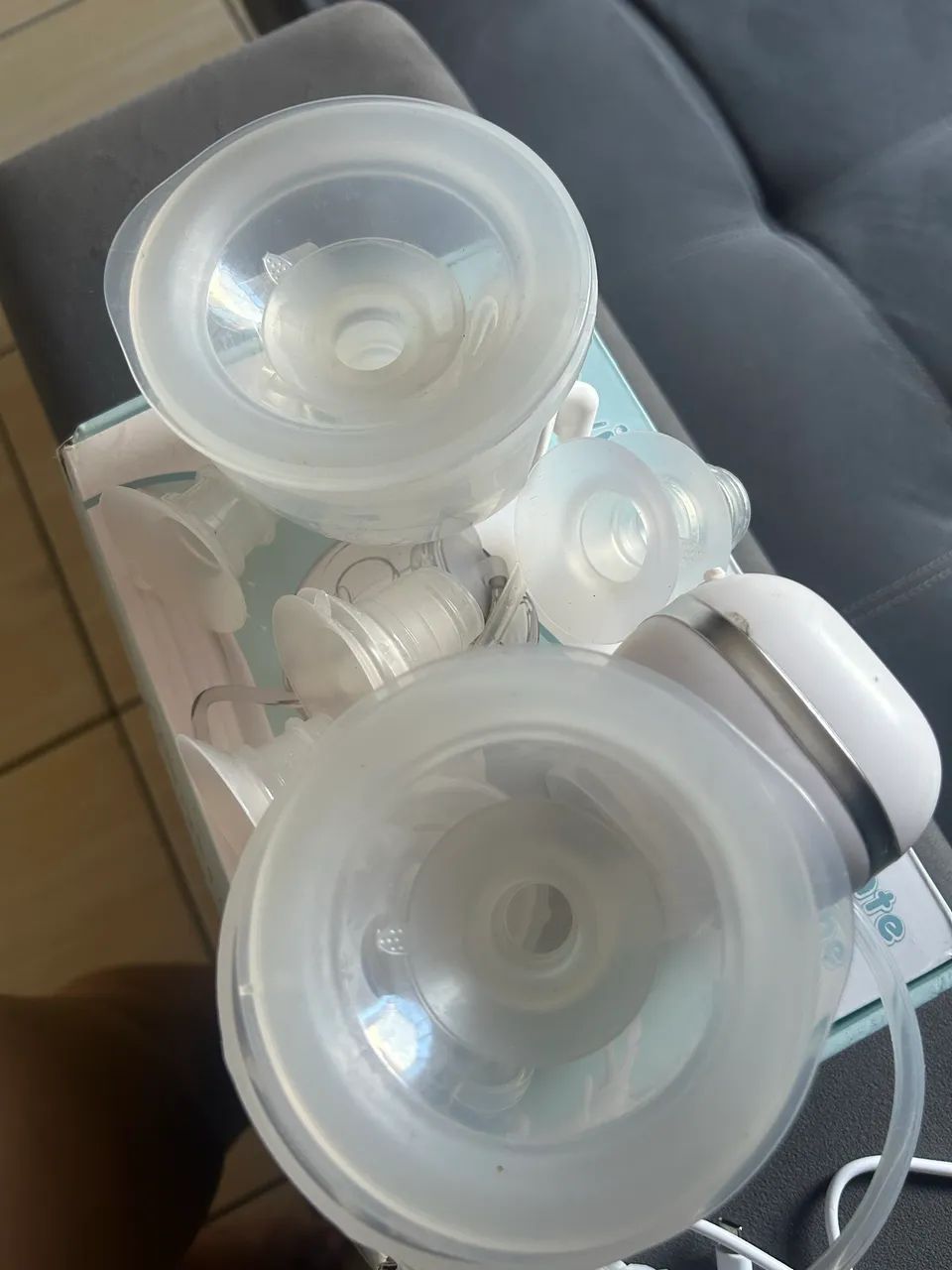 Bomba de Leite Antuvi com 4 potes de vidro. - Foto 4