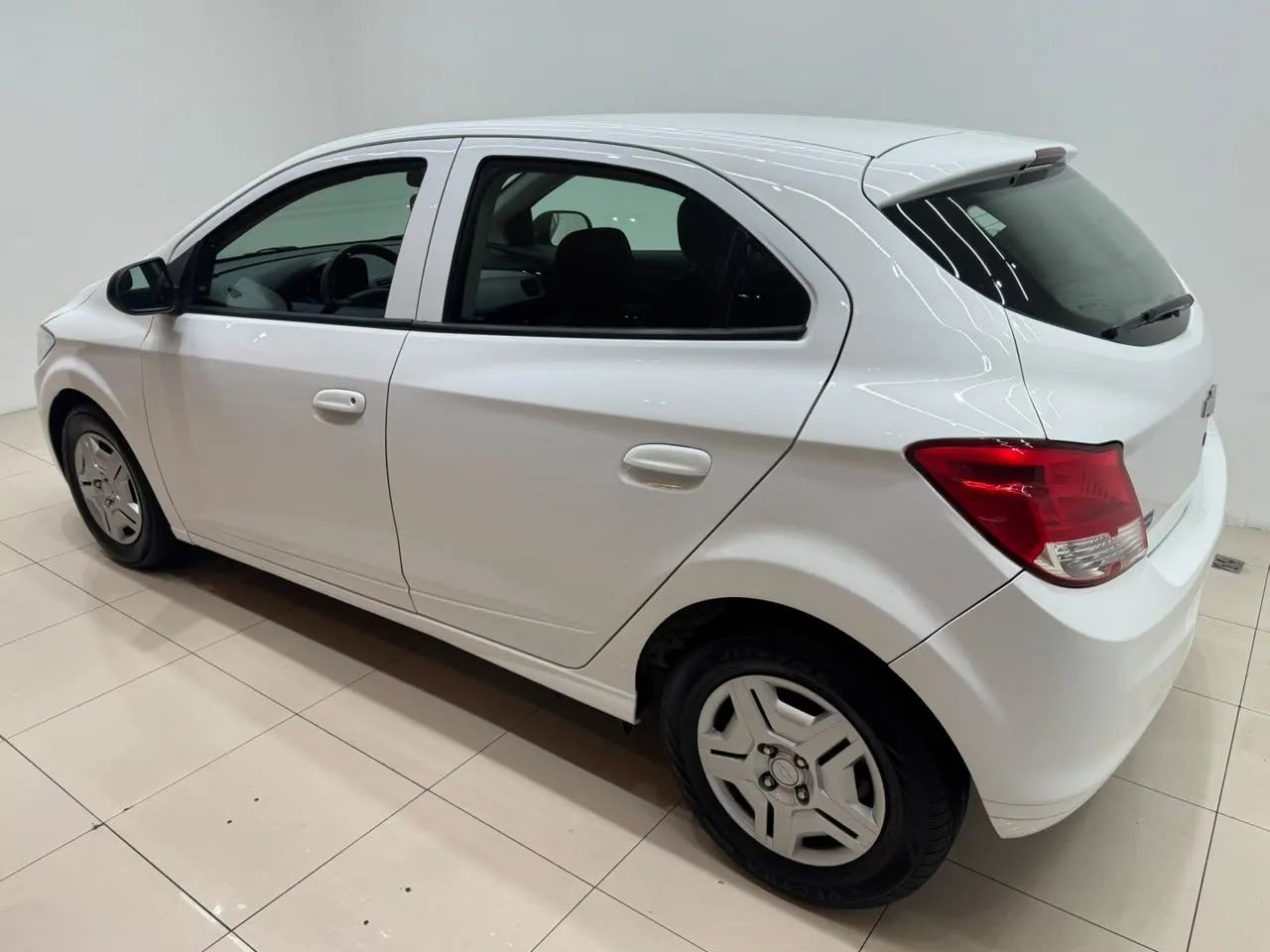 Chevrolet Onix JOY Hatch 1.0 8V Flex Mec. 4P 2017 - Foto 5