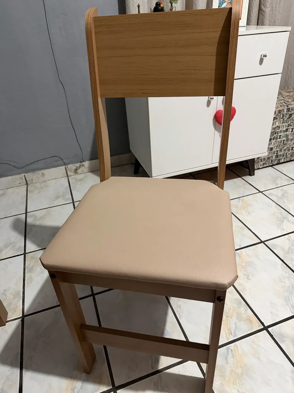 Mesa de jantar com 4 cadeiras, nova!  - Foto 3