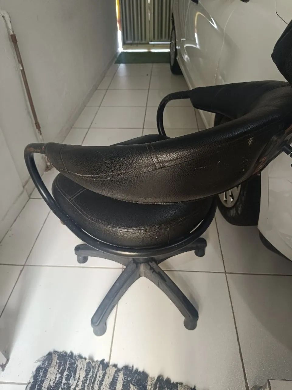 Vende-se cadeira de barbeiro semi nova - Foto 3