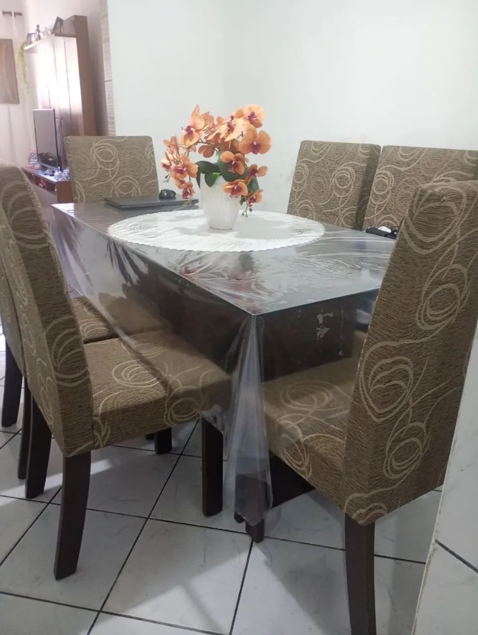 Mesa com 6 cadeiras 