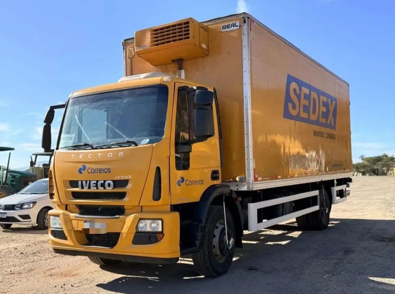 Caminhão iveco tector 