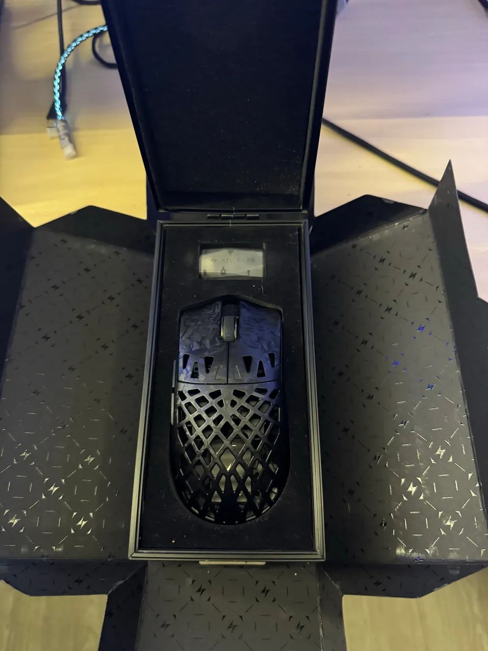 Mouse ATK GHOST Carbon Fiber - Periféricos e Acessórios de