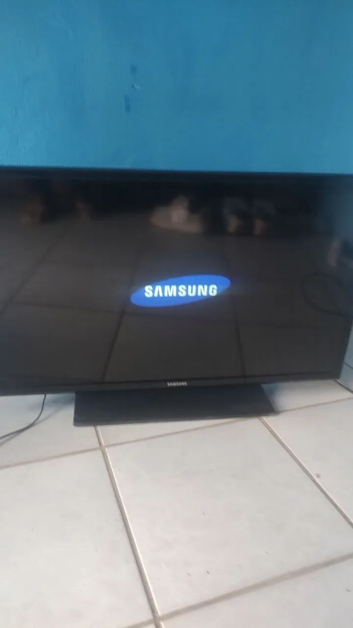 Vendo tv sansung 32 POLEGADAS não é SMART 