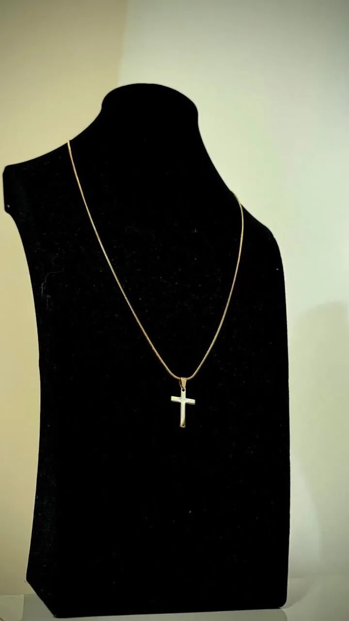 Corrente Dourada 60cm Com Crucifixo 1,2mm