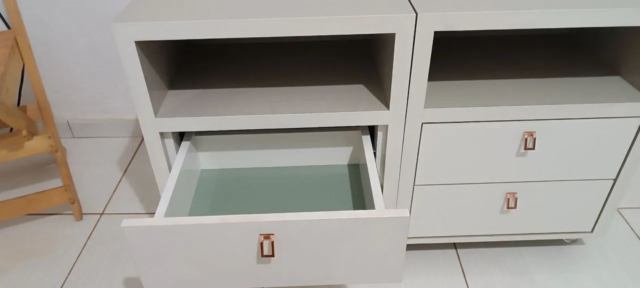 Vende-se  kit criados mudos laqueados.  - Foto 2