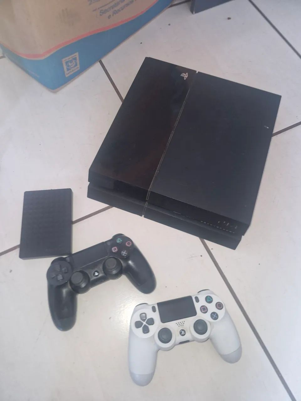 Ps4 com 2 controles 