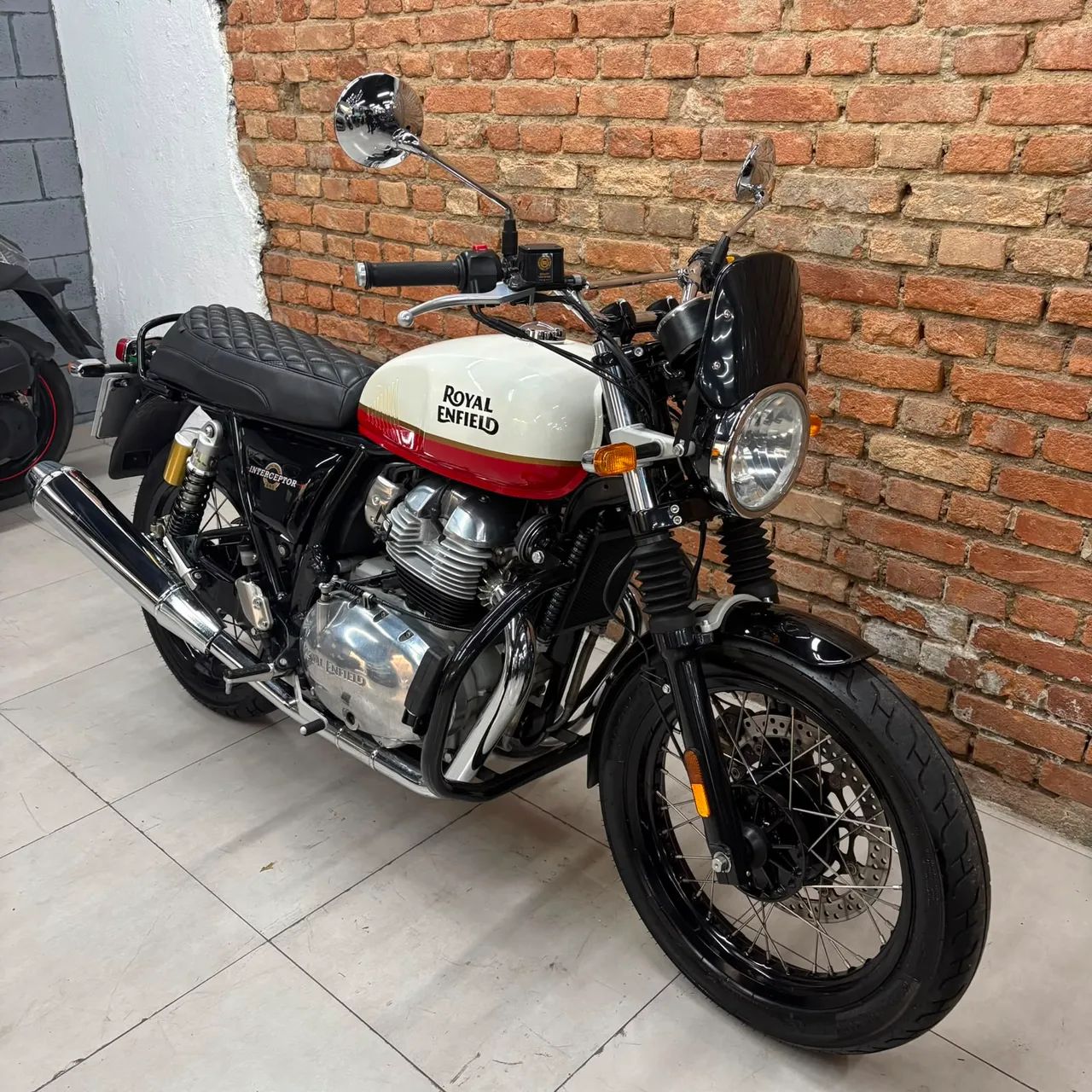 Royal Enfield Interceptor 650 Standard - Foto 2