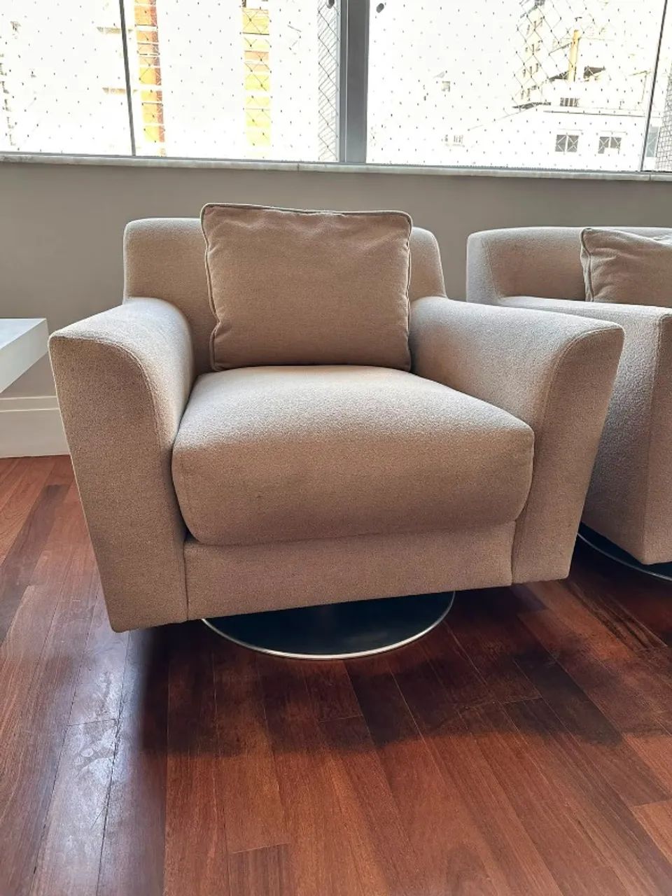 2 Poltronas giratórias Artefacto