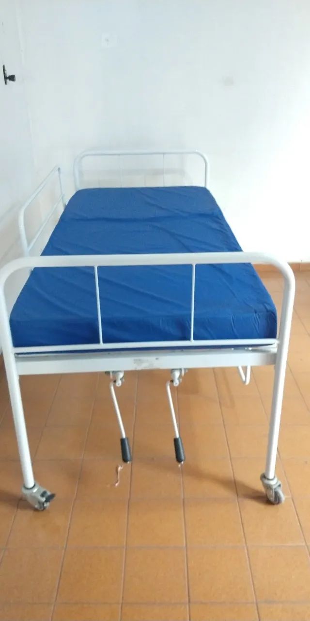 Cama Hospitalar Fowler 2 Manivelas + Colchão Impermeável (Excelente Estado) - Foto 6