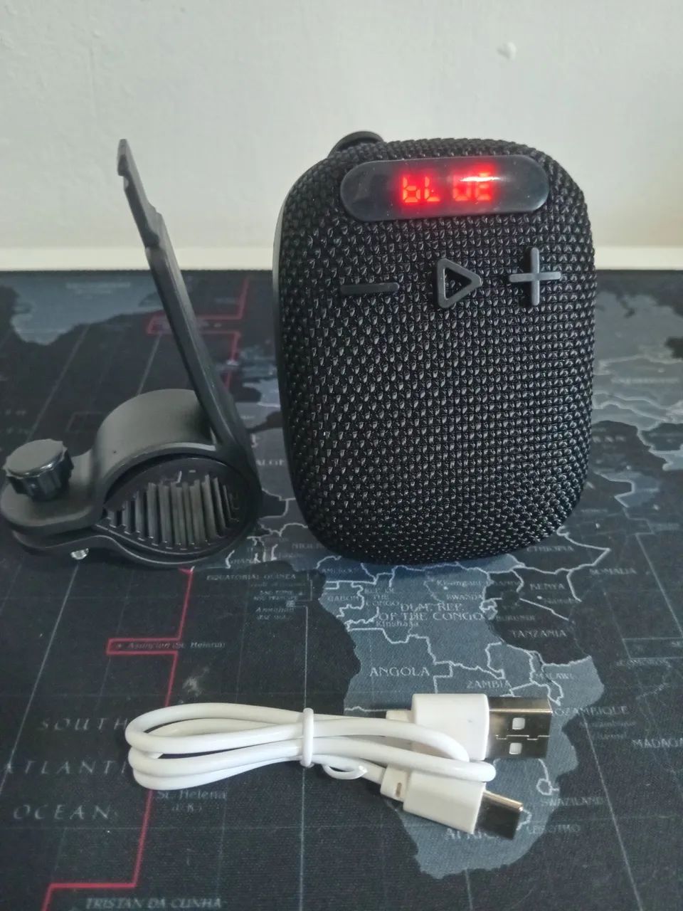 Caixinha de som via bluetooth com suporte para moto e bicicleta