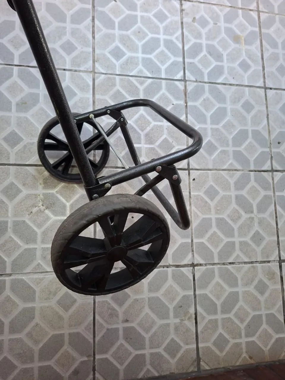 Carro para transportar com caleira pras mãos - Foto 3