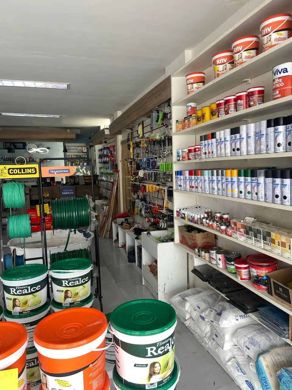 VENDE-SE ESTOQUE + ESTRUTURA DE LOJA DE MATERIAIS DE CONSTRUÇÃO ...
