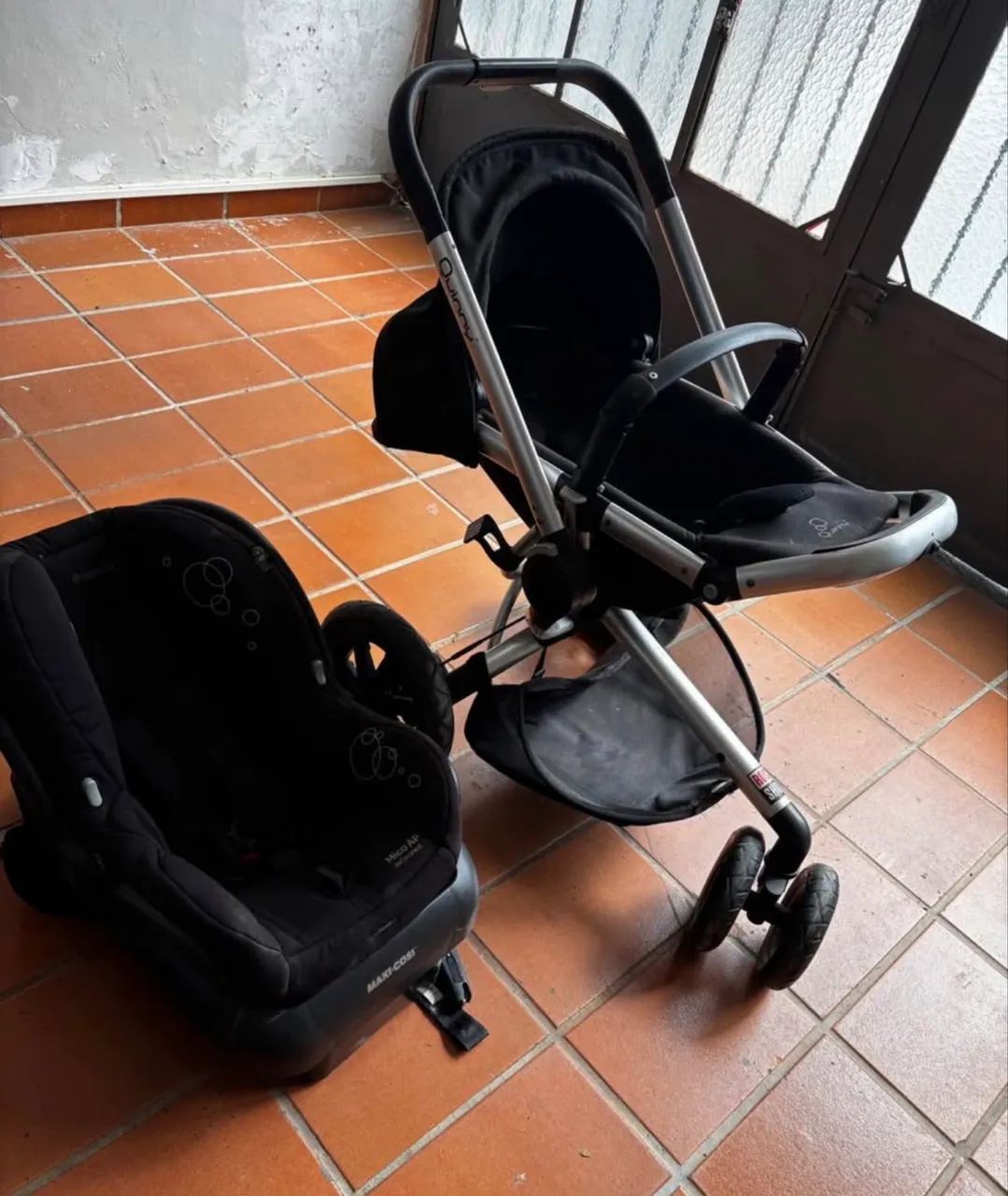 Bebê conforto (com base) + carrinho bebê Quinny Buzz Xtra - Foto 2