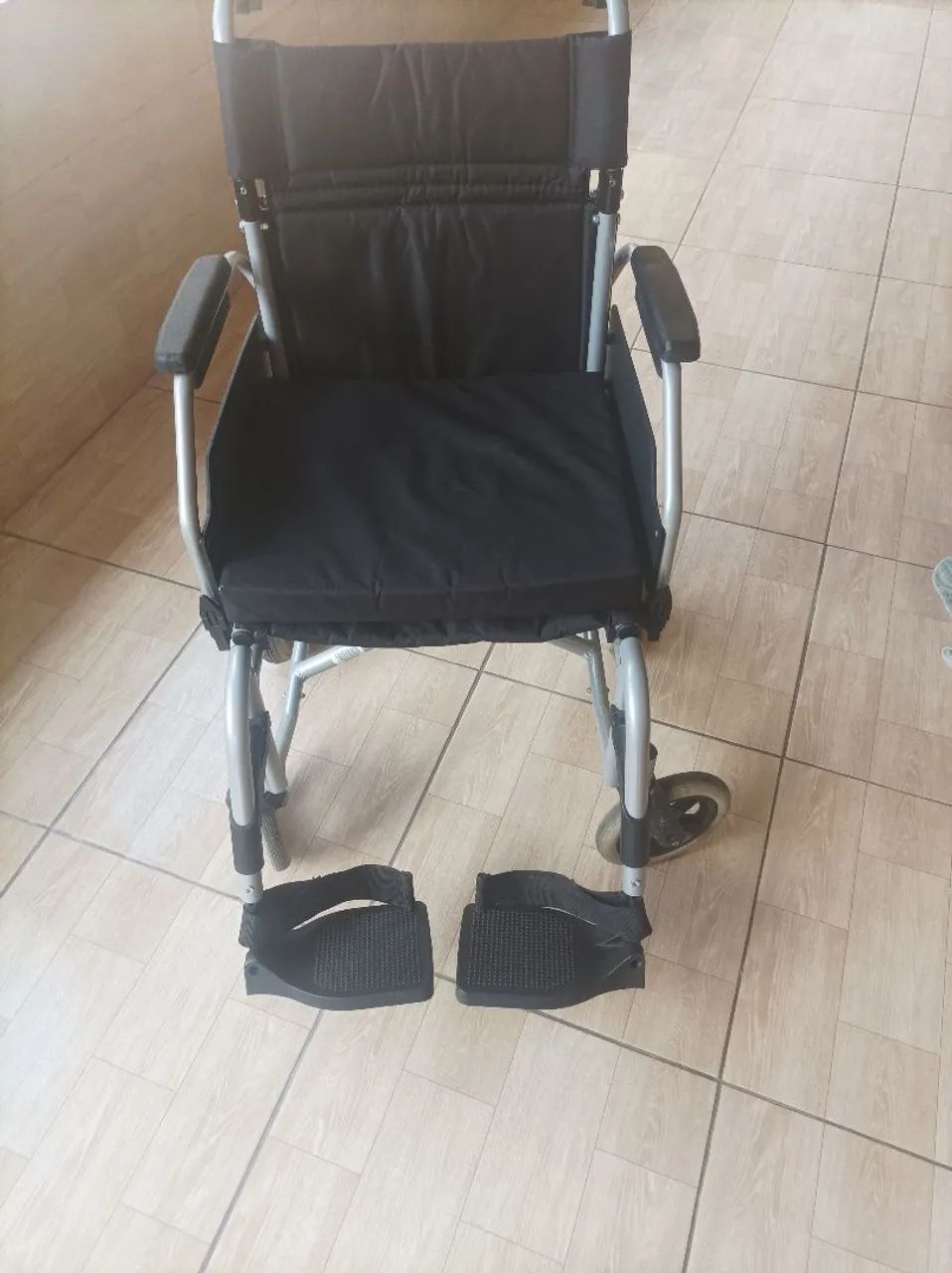 Vendo cadeira de Roda  - Foto 3
