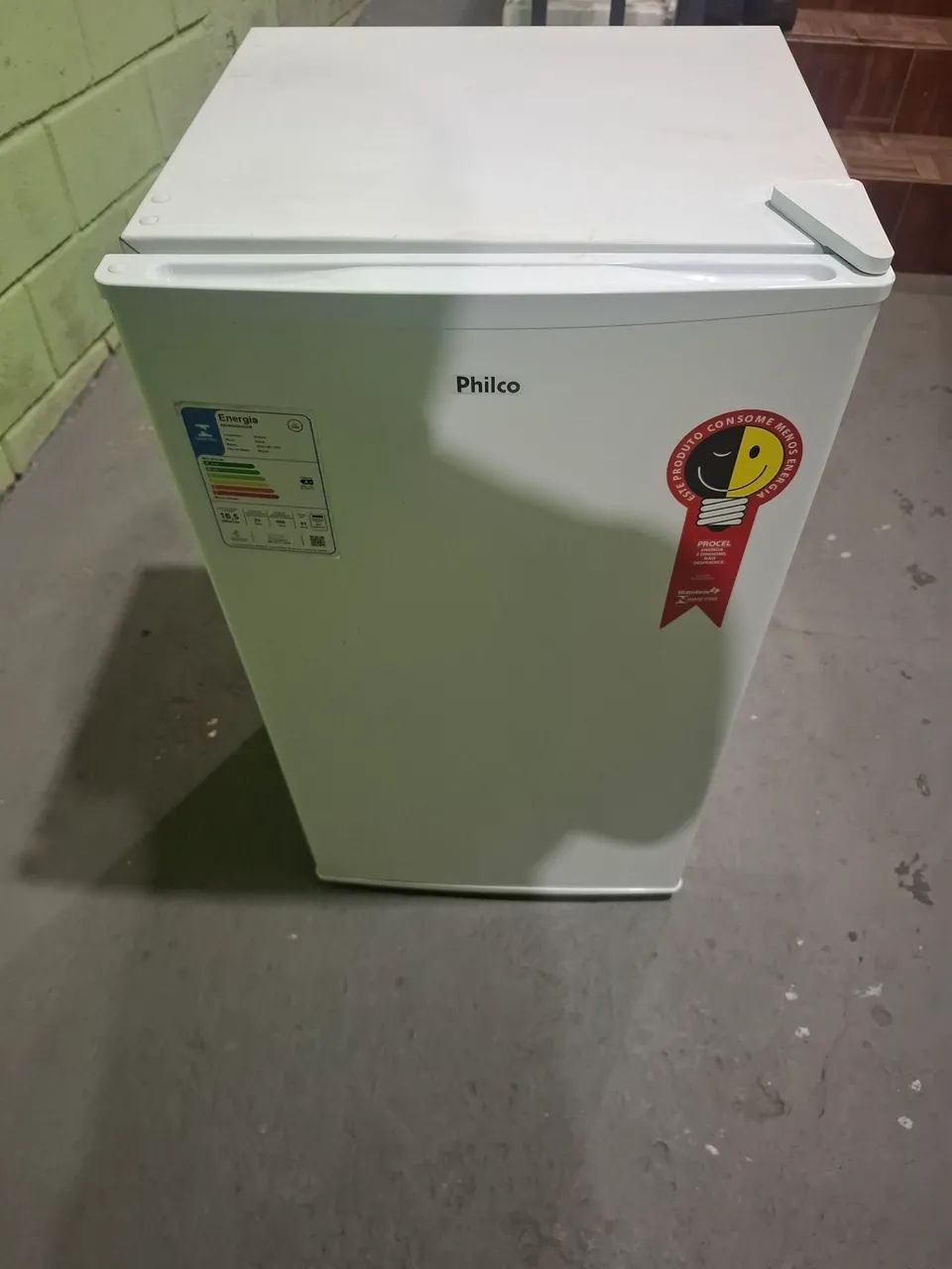 Frigobar Philco 93L PFG111B
