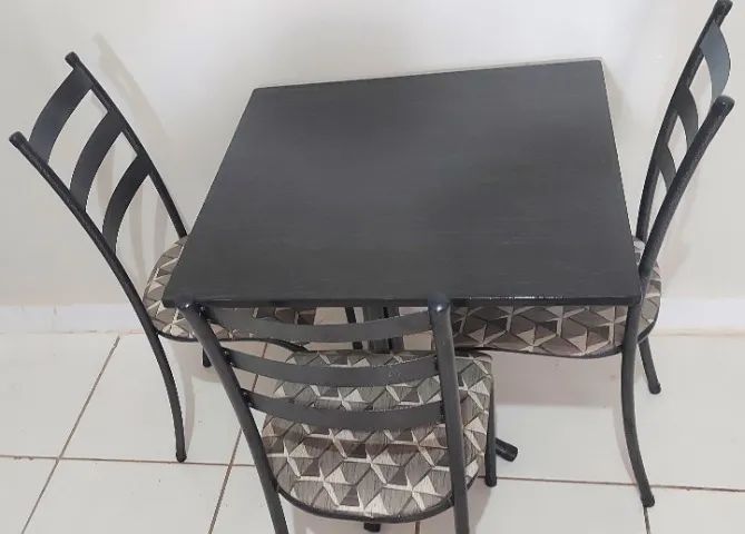 Mesa de mármore -4 cadeiras / Armário  - Foto 2