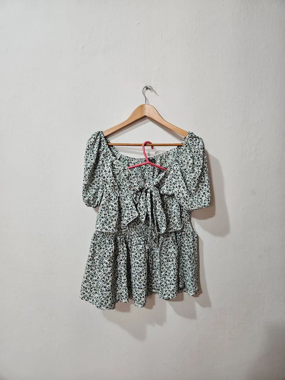 Conjunto florido de top e saia 