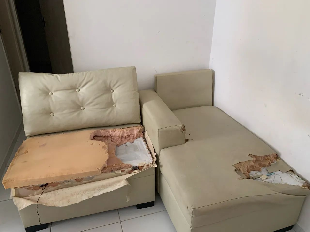 Vendo sofá para reforma - Foto 3