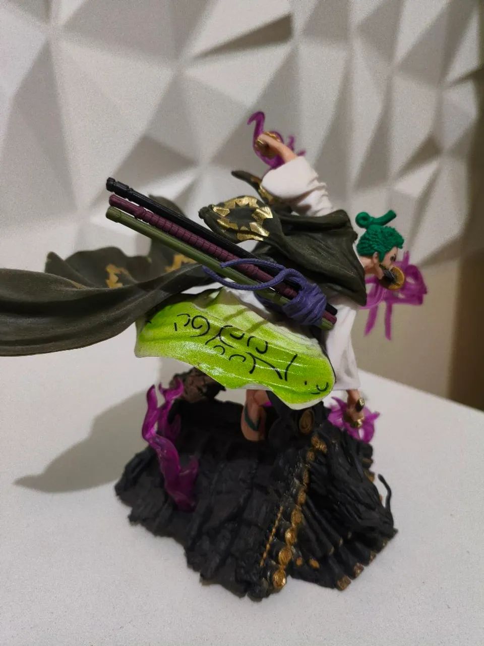 Action Figure Roronoa Zoro One Piece 3 Espadas + Base - Foto 3