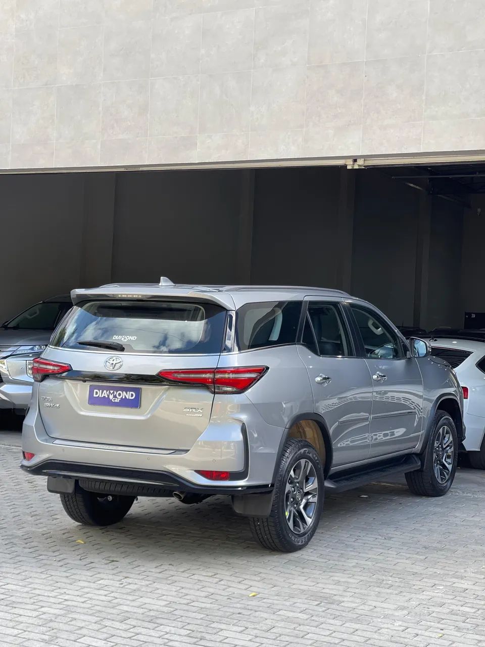 Toyota Hilux SW4 SRX Plat. 4X4 2.8 TB Die. Aut. 2024 - Foto 5