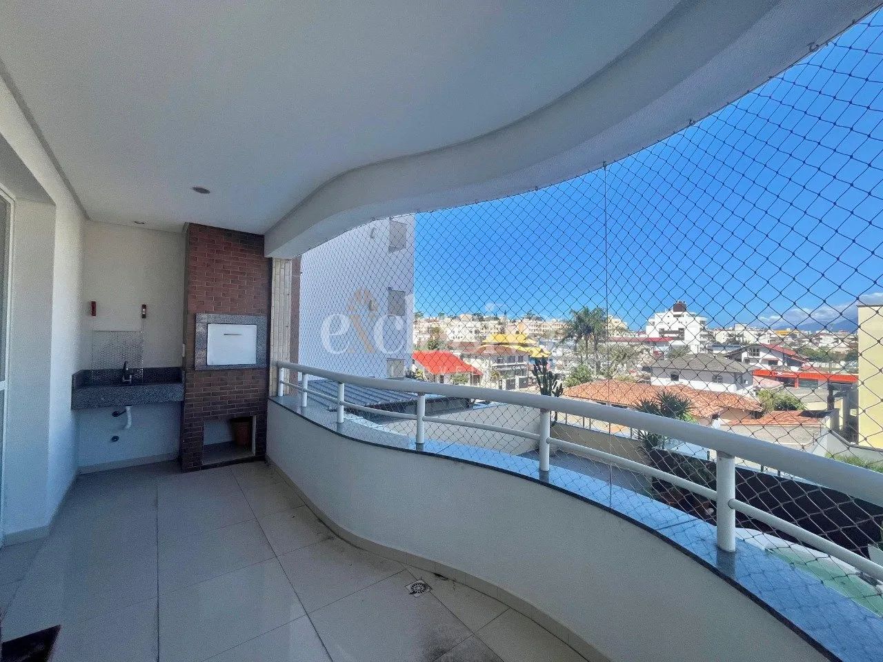 Apartamento 3 dormitório com 1 suíte em Condomínio com piscina