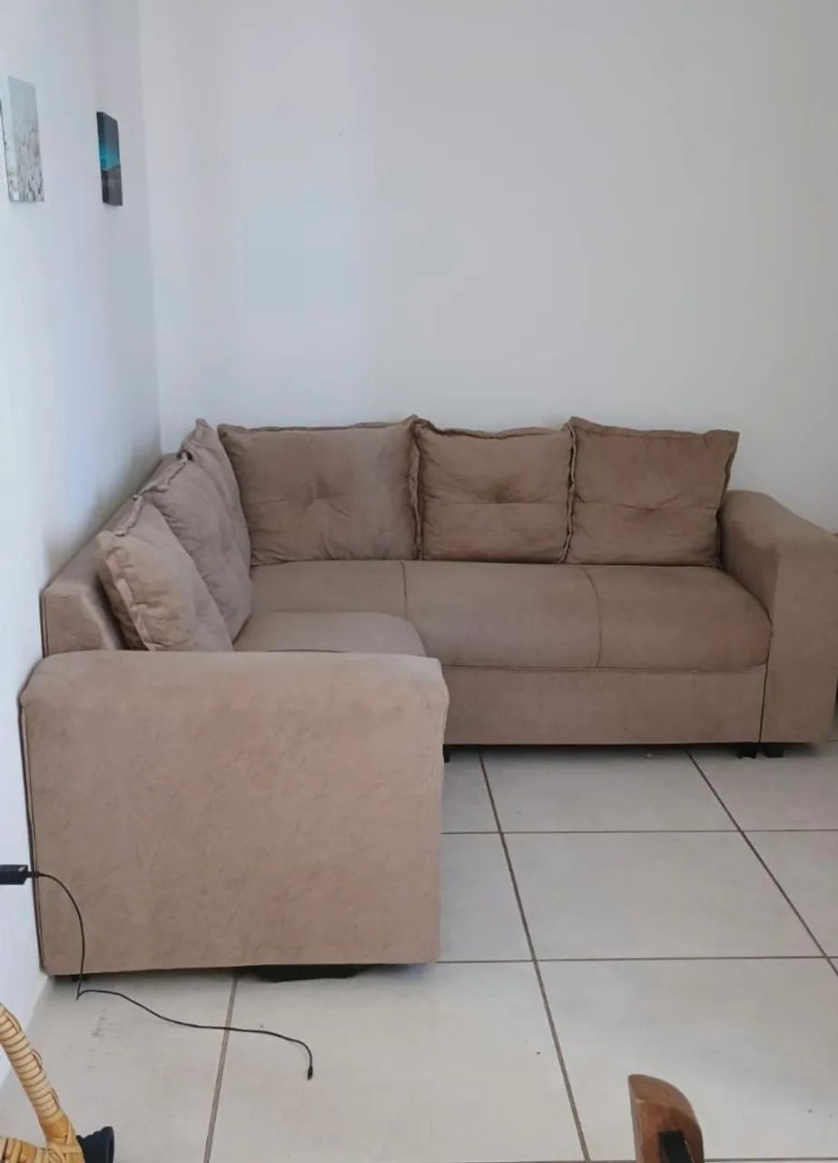 Selling a new sofa used for only five months468251248459130880