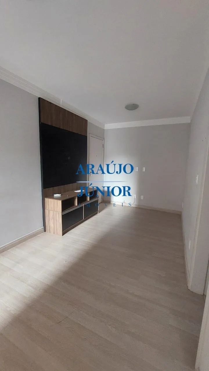 Oportunidade! Espaçoso, com móveis planejados e no centro da cidade! - Foto 3