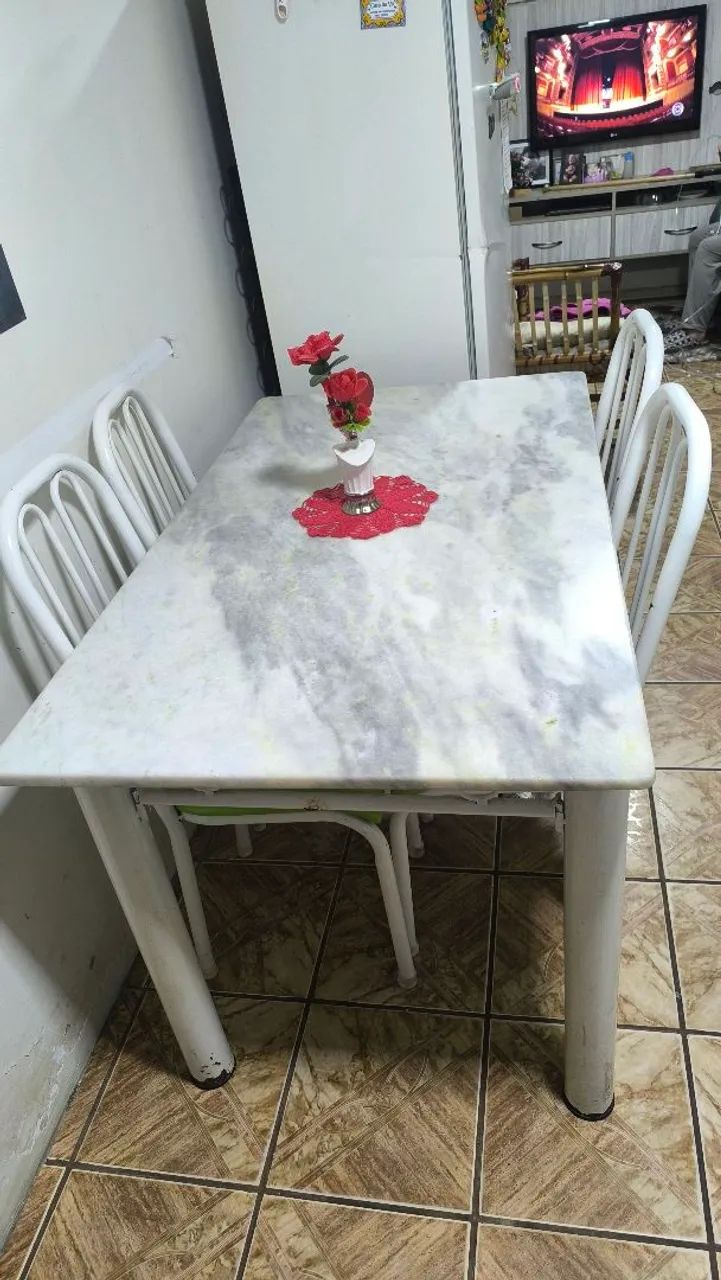 Mesa com 4 cadeiras  - Foto 2