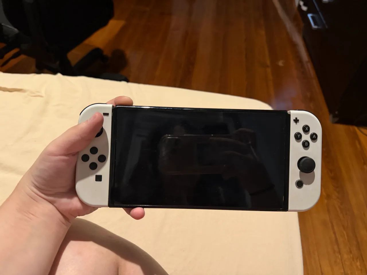 Nintendo Switch Oled + 2 controles Joy Con - Foto 2