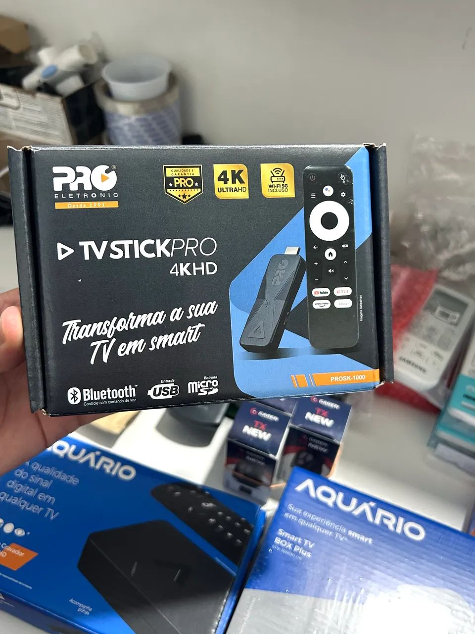 Stick Pró 4K Preto Hdmi Controle comando por Voz 16GB/ 2GB de RAM 