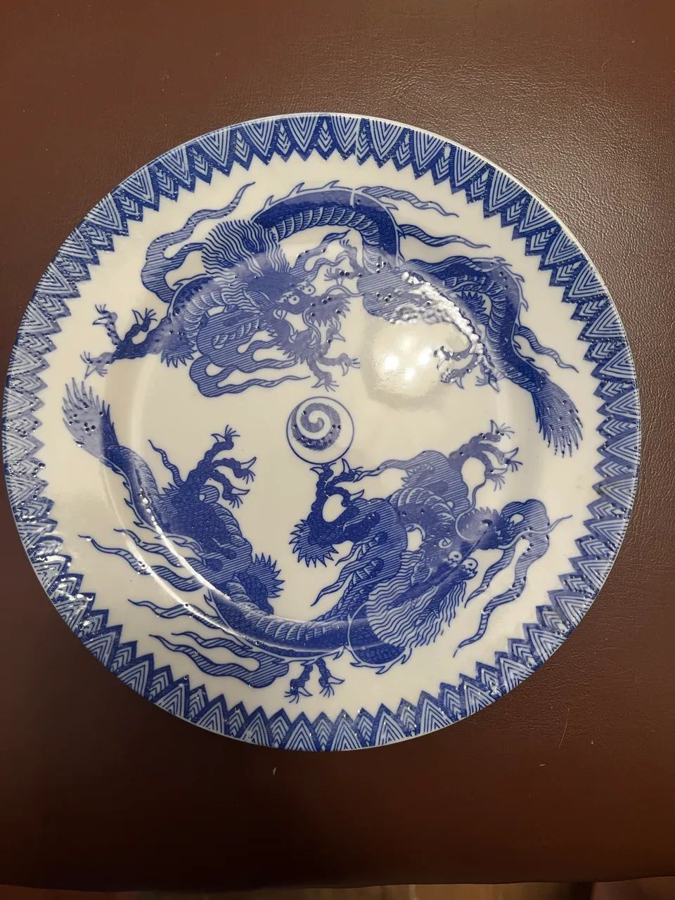 Antigo prato japonês de dragão 