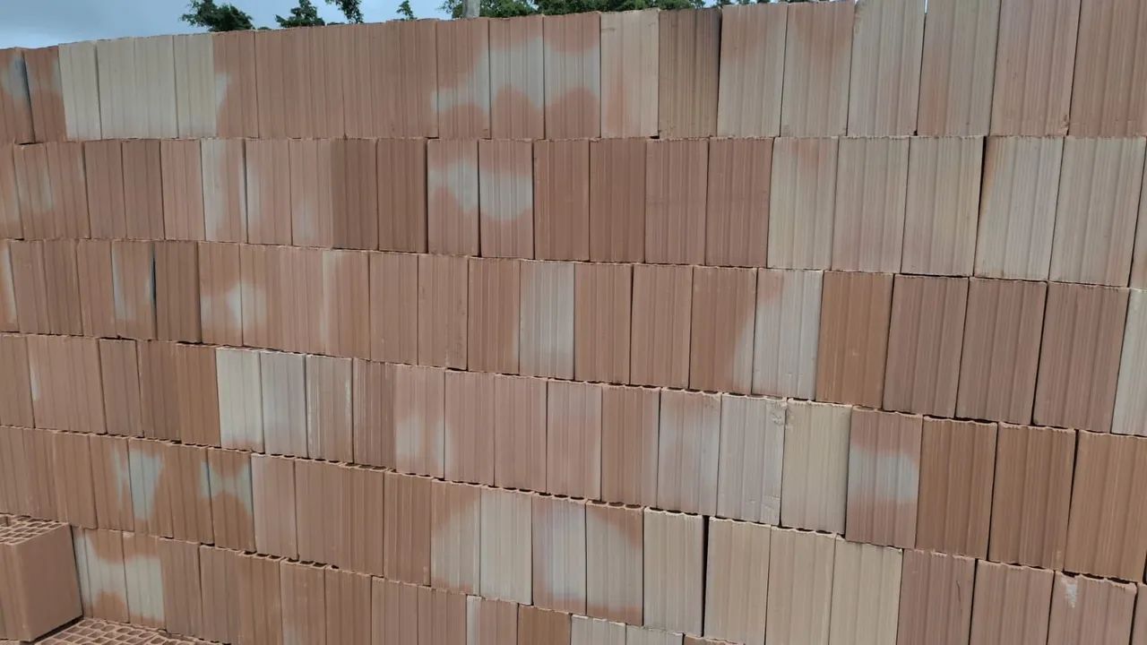 Vende-se tijolos furados de ótima qualidade. Entregamos até vc interessados tratar aqui - Foto 3