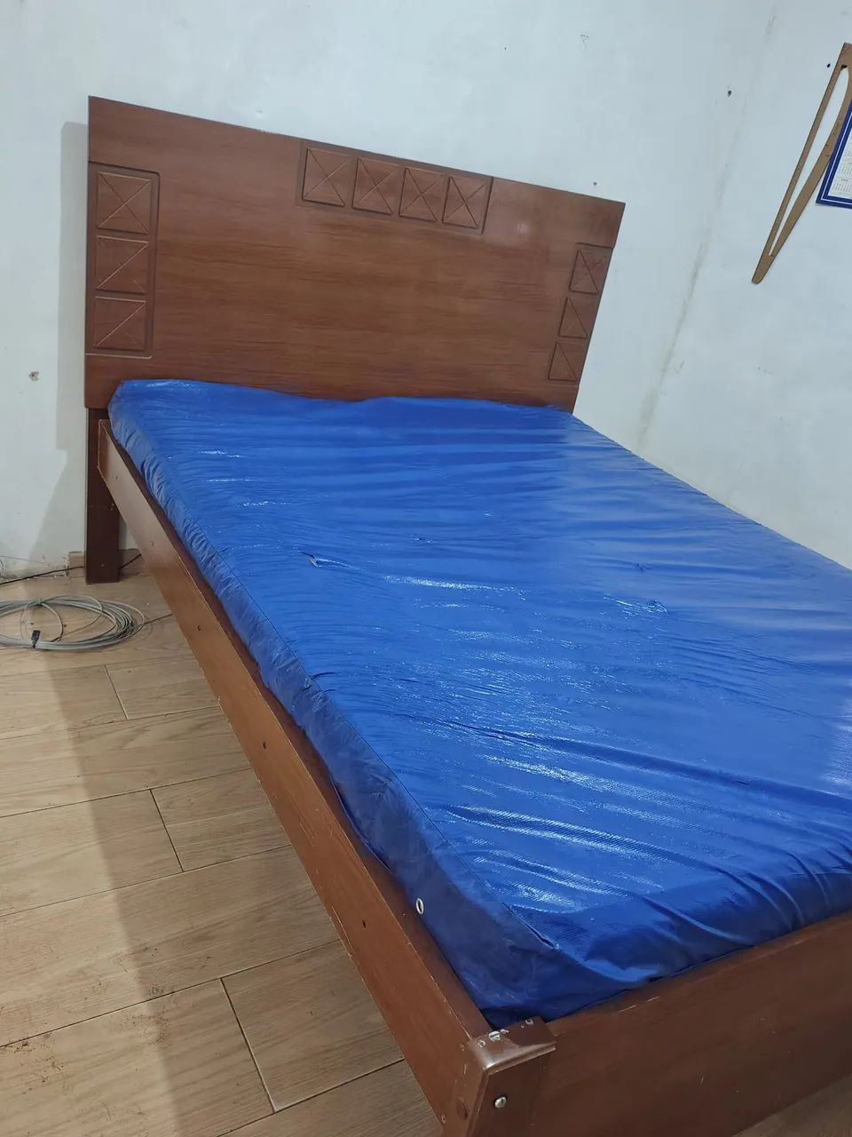 Cama de casal com colchão 