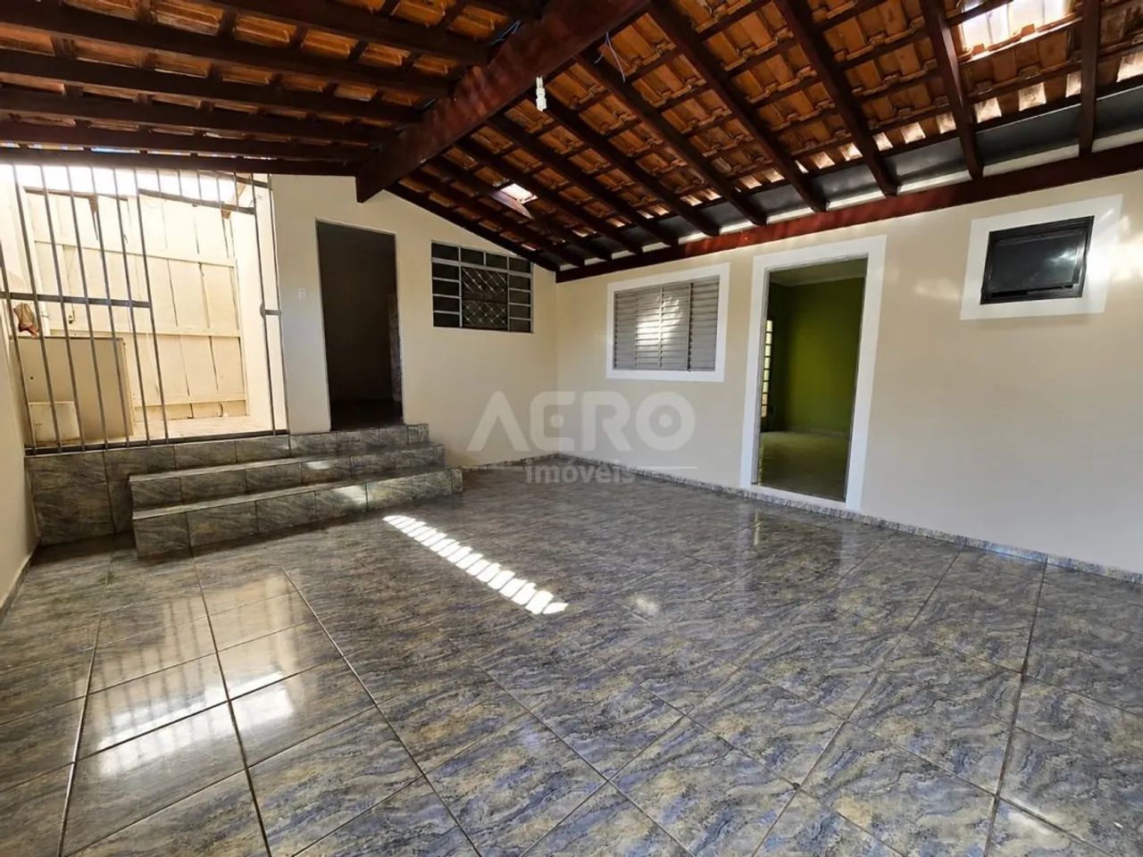 Casa de laje com 3 dormitórios sendo uma suíte
