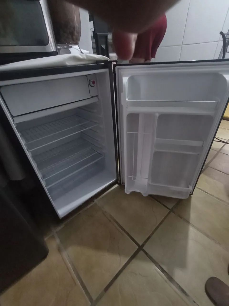 Frigobar preto  - Foto 3