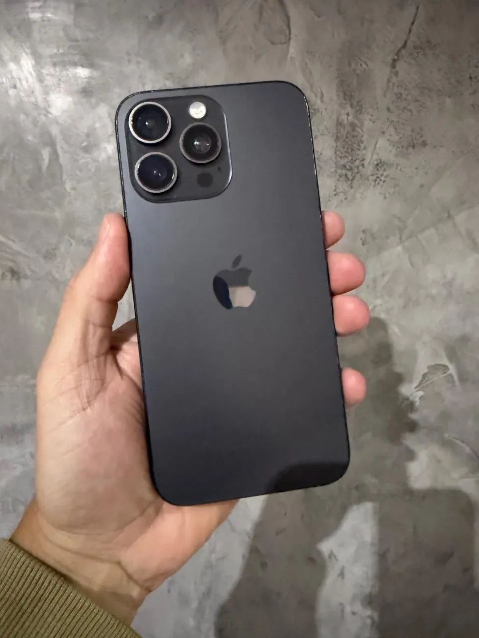 iPhone 15 pro Max 90%saúde com caixa 
