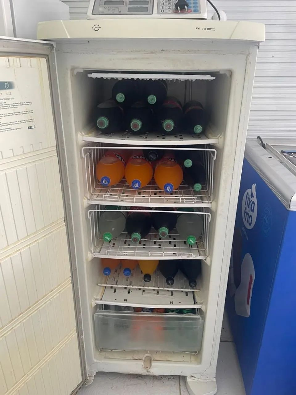 Freezer Vertical Electrolux FE18 - Foto 2