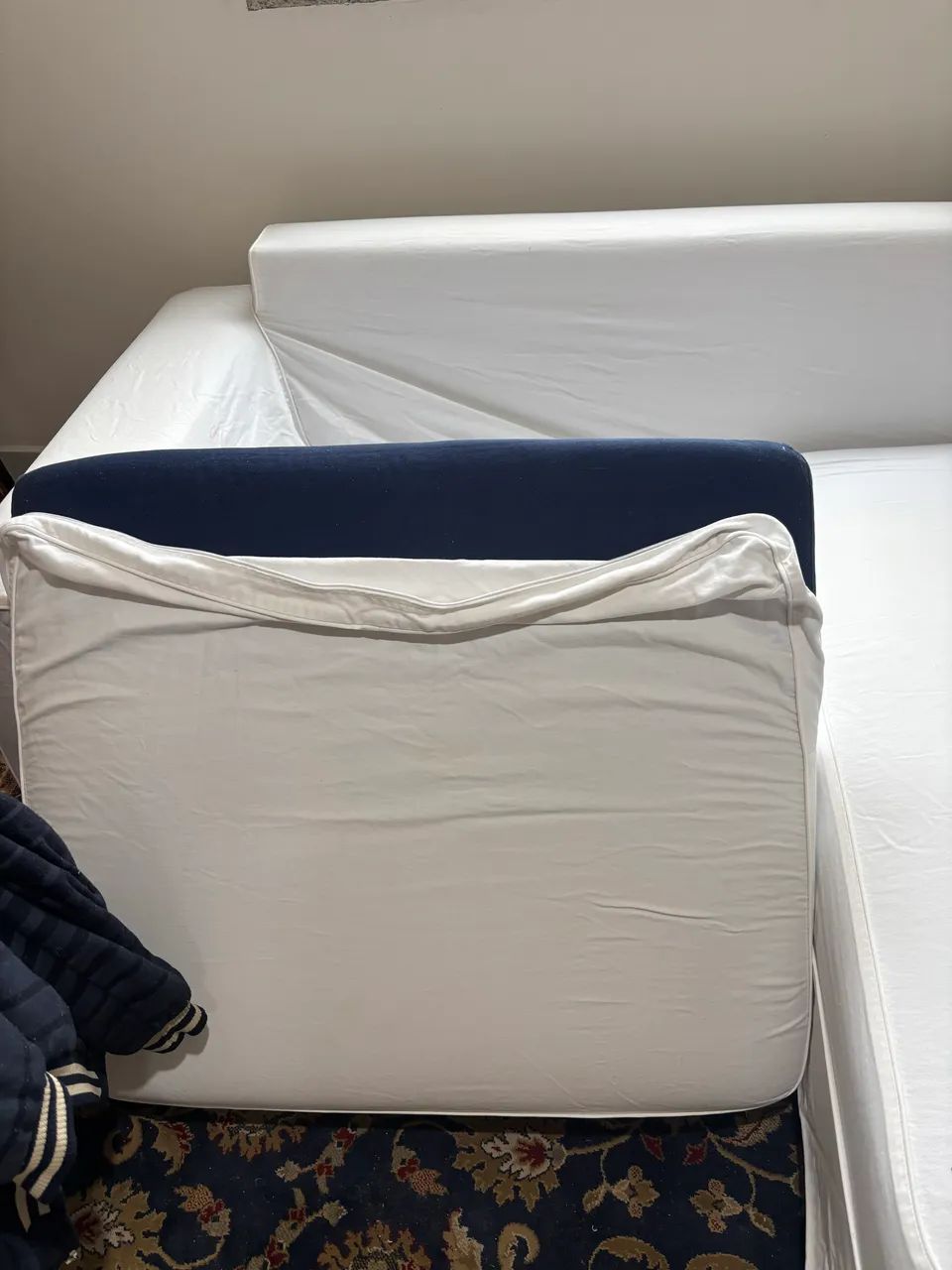 Sofá com chaise em excelente estado e capa sob medida - Foto 3