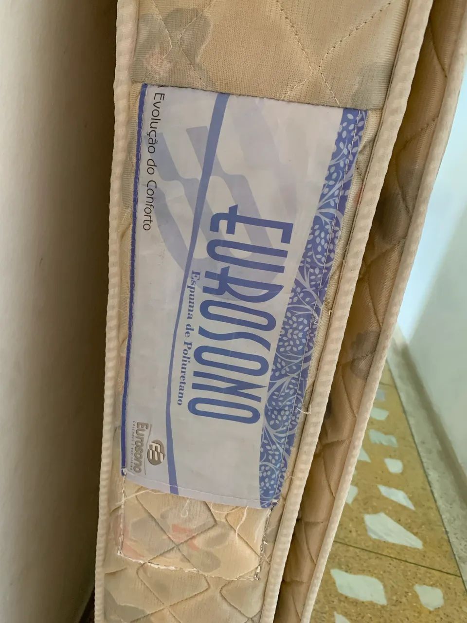 Vendo colchao de solteiro EUROSONO impecavel 