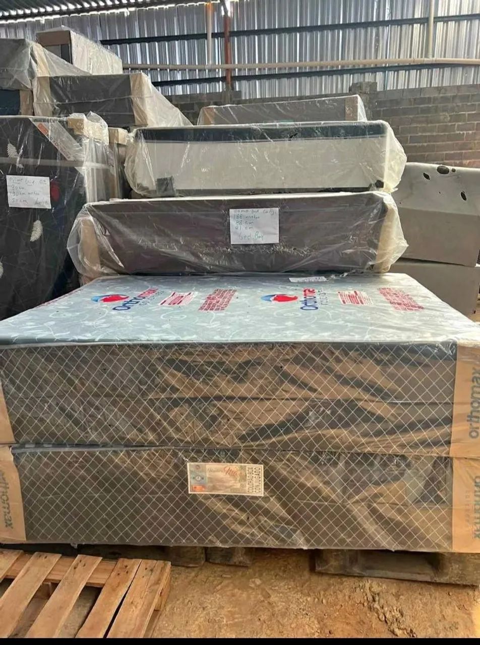 Cama box casal + travesseiro de brinde 