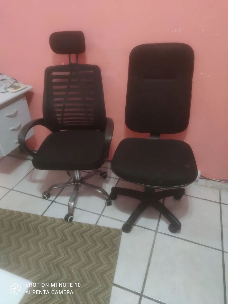 Cadeiras e sofá escritorio