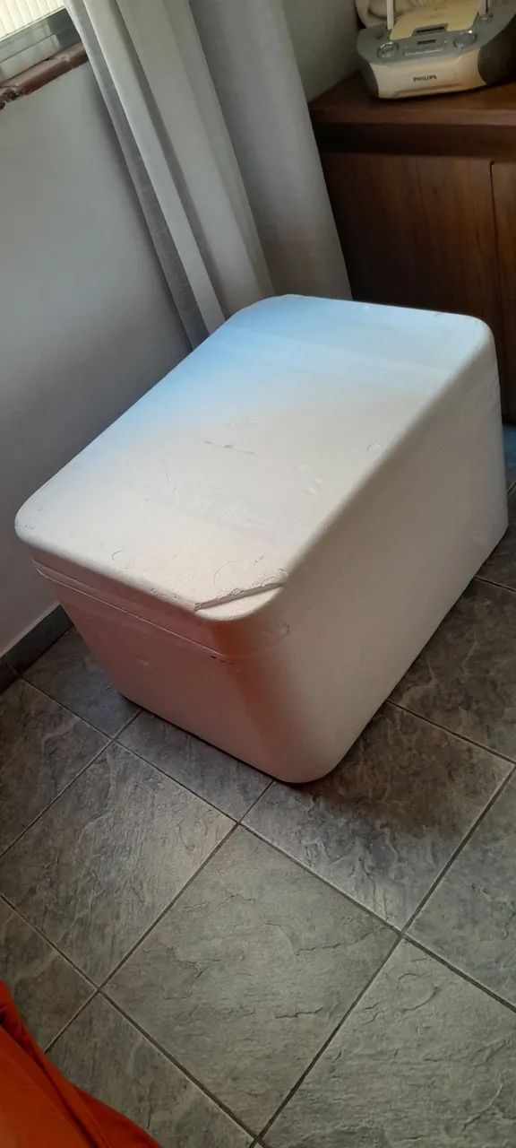 Caixa de isopor 130 litros 