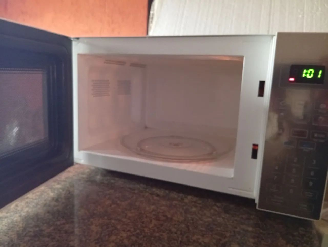 Micro ondas Philco 28 litros  - Foto 2